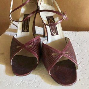 VINTAGE BURGUNDY SKIN PUMPS circa 1980's Cleo Bottier
